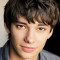 Toda la información sobre el actor Devon Bostick