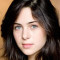 Toda la información sobre la actriz Holly Deveaux