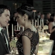 Mauricio Ochmann y Aislinn Derbez en A La Mala (2015)