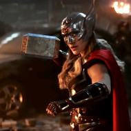 Natalie Portman como la Poderosa Thor en Thor: Love and Thunder (2022)
