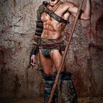 Josef Brown es Auctus en la serie 'Spartacus: Dioses de la Arena'