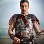 Simon Merrells es Marcus Crassus en 'Spartacus: La guerra de los condenados (War of the Damned)'