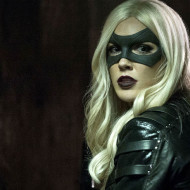 Katie Cassidy como Canario Negro en Arrow