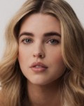 Ficha de Carla Woodcock