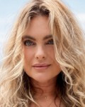 Ficha de Erika Eleniak