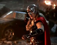 Natalie Portman como la Poderosa Thor en Thor: Love and Thunder (2022)