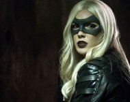 Katie Cassidy como Canario Negro en Arrow