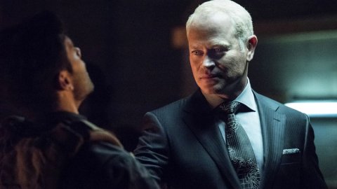 Arrow: Damien Darhk también estará presente en The Flash y Legends of Tomorrow