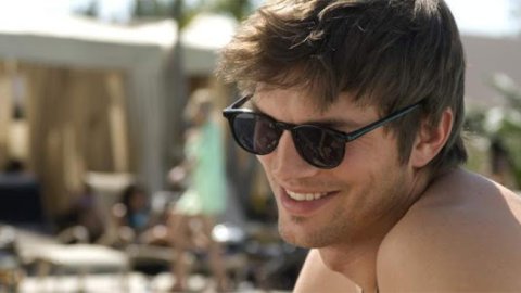 Ashton Kutcher reemplazará a Charlie Sheen como protagonista de Dos hombres y medio