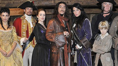 Piratas se estrena hoy en Telecinco, con Óscar Jaenada y Pilar Rubio