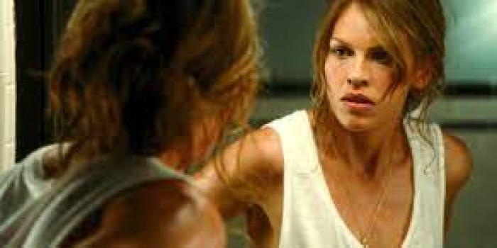 Trailer de The Resident, con Hilary Swank